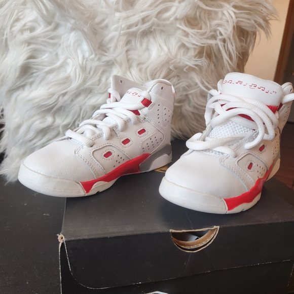 Kids Air Jordans unisex sneaker - Picture 2 of 4